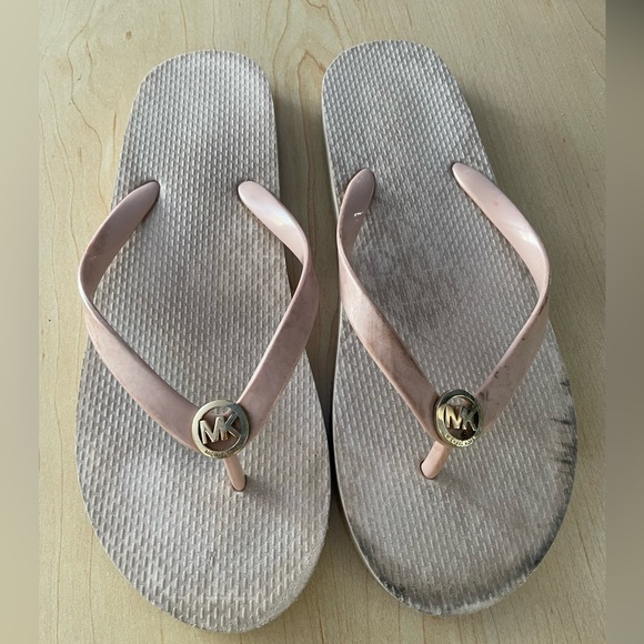 Michael Kors flip flops (8) - Picture 2 of 4